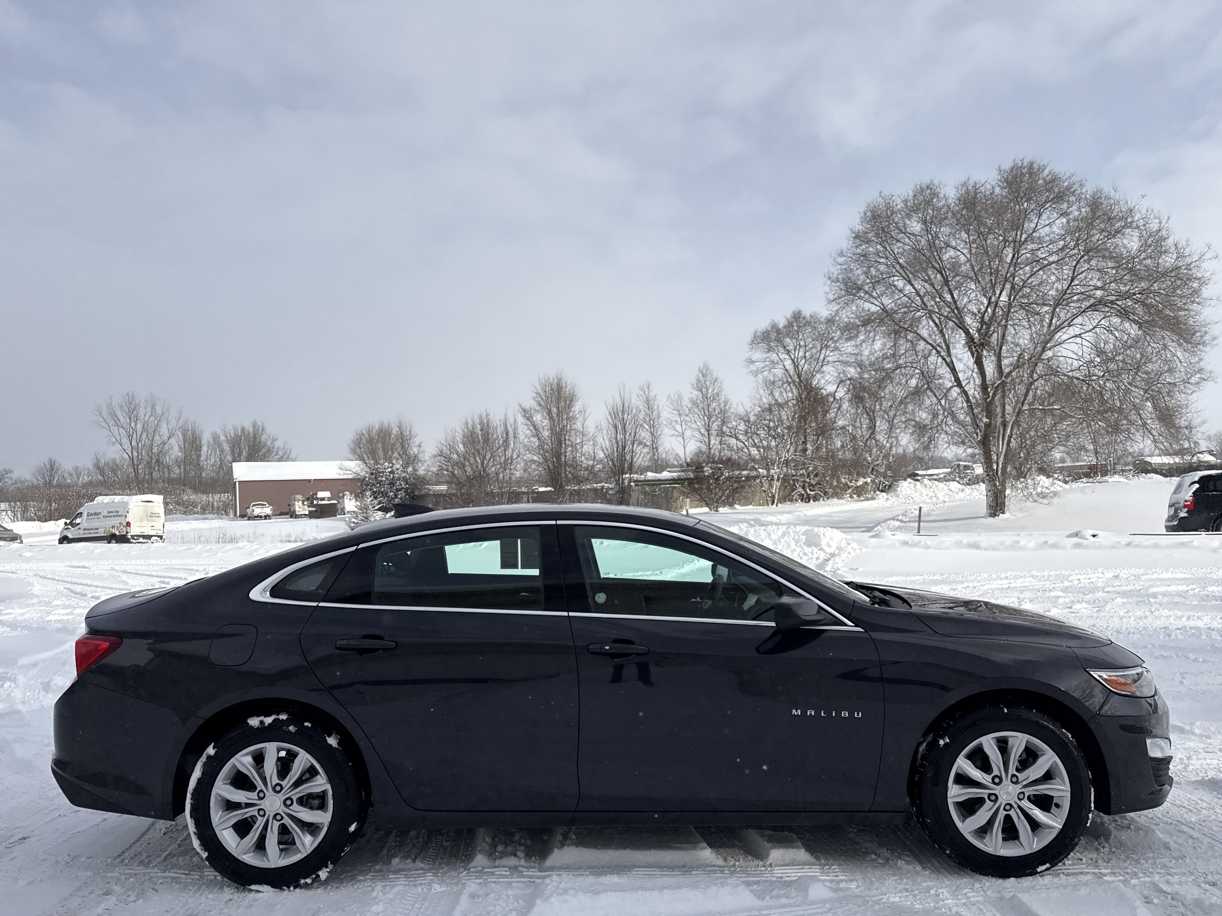 Used 2023 Chevrolet Malibu LT image 2