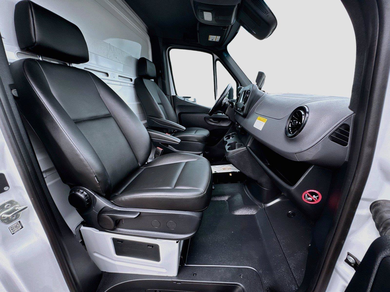 Used 2022 Mercedes-Benz Sprinter 4500 image 24