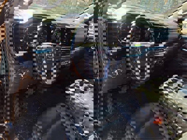 Used 2025 GMC Sierra 1500 SLT image 8