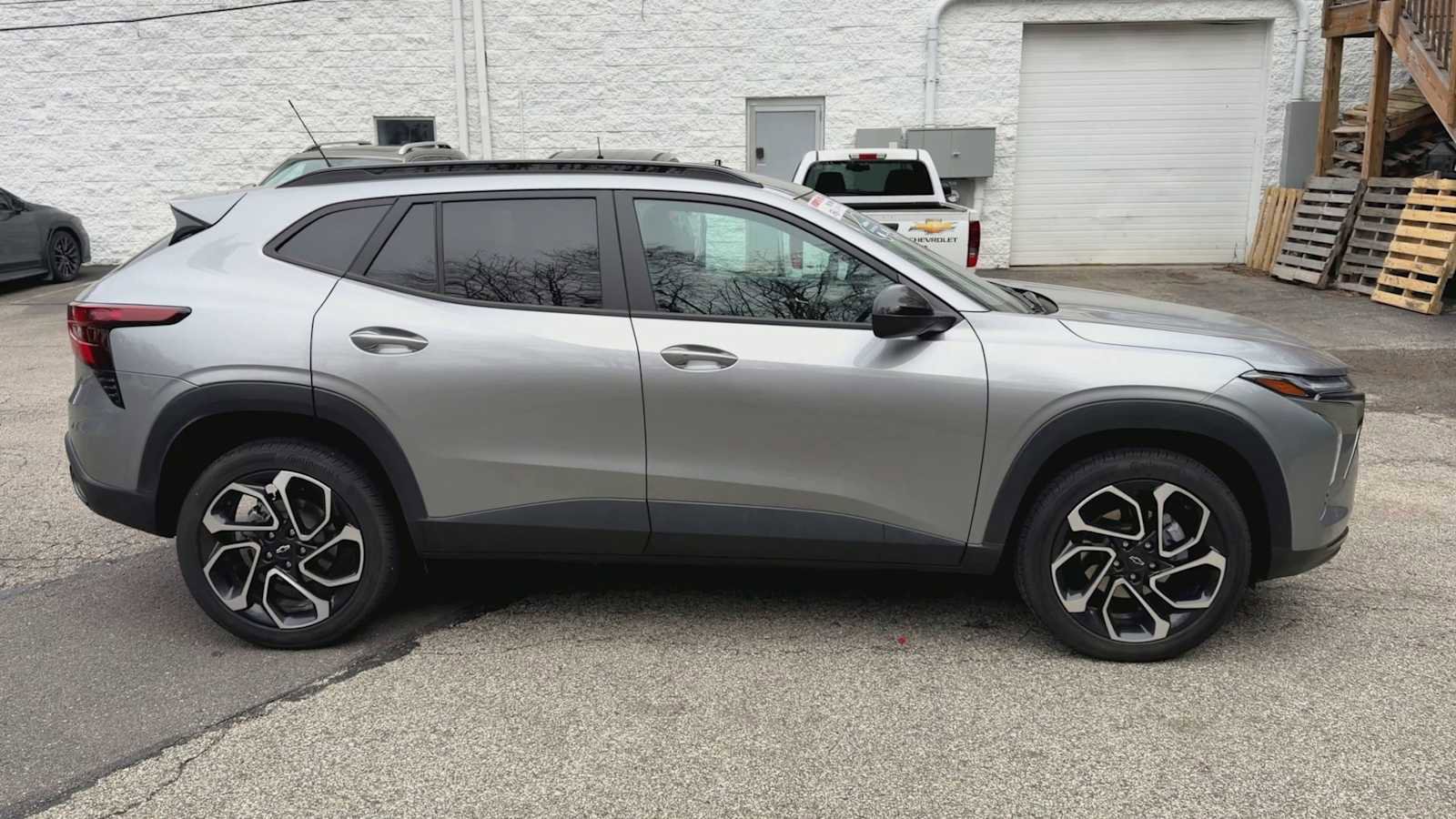 Certified 2025 Chevrolet Trax RS w/ Driver Confidence Package image 9