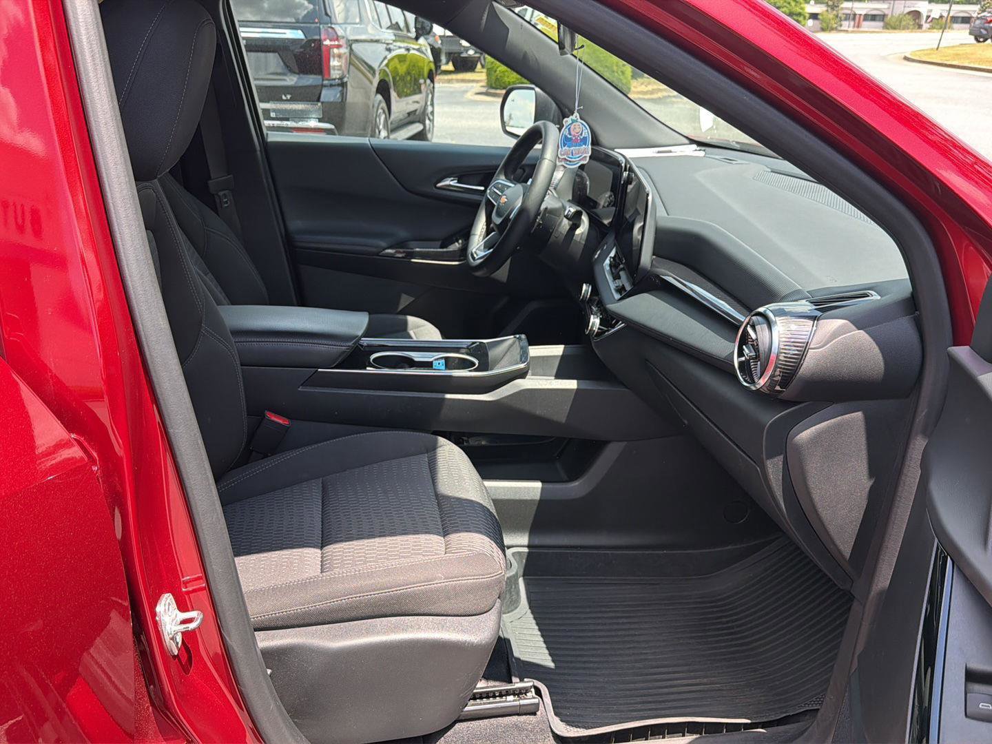 Used 2025 Chevrolet Equinox LT FWD image 13