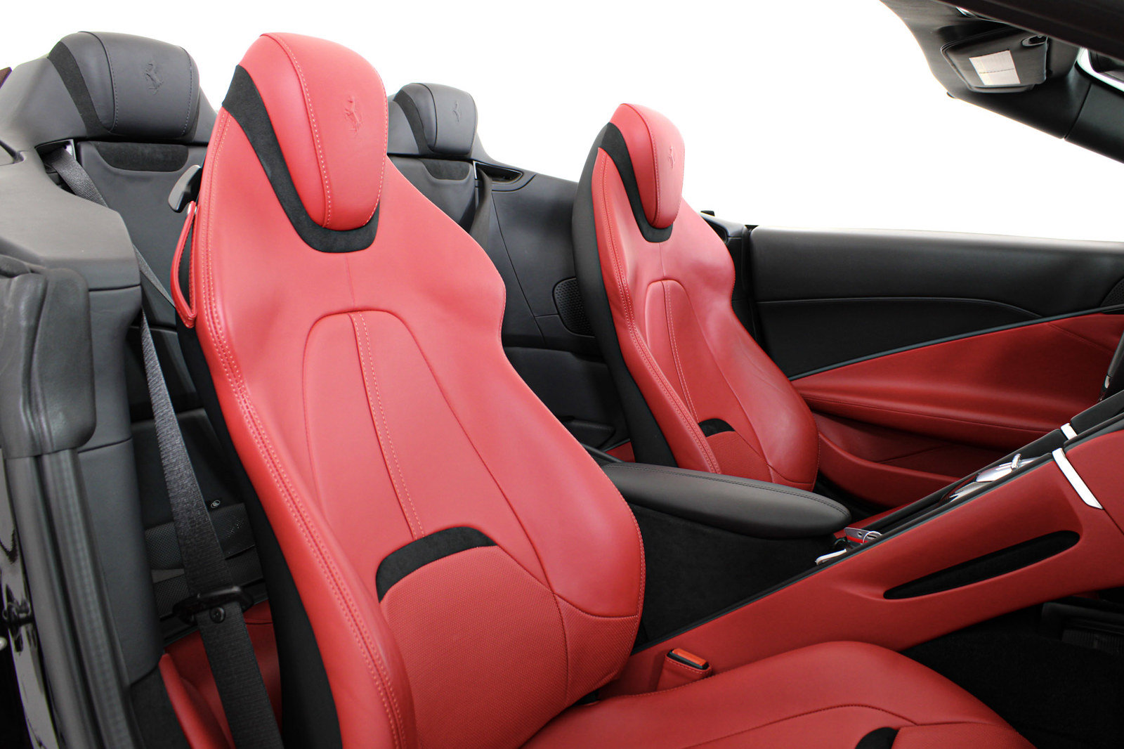Certified 2024 Ferrari Roma Spider RWD image 32