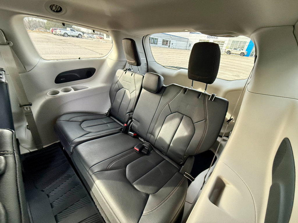 Used 2019 Chrysler Pacifica Touring-L Plus w/ Tire & Wheel Group image 27