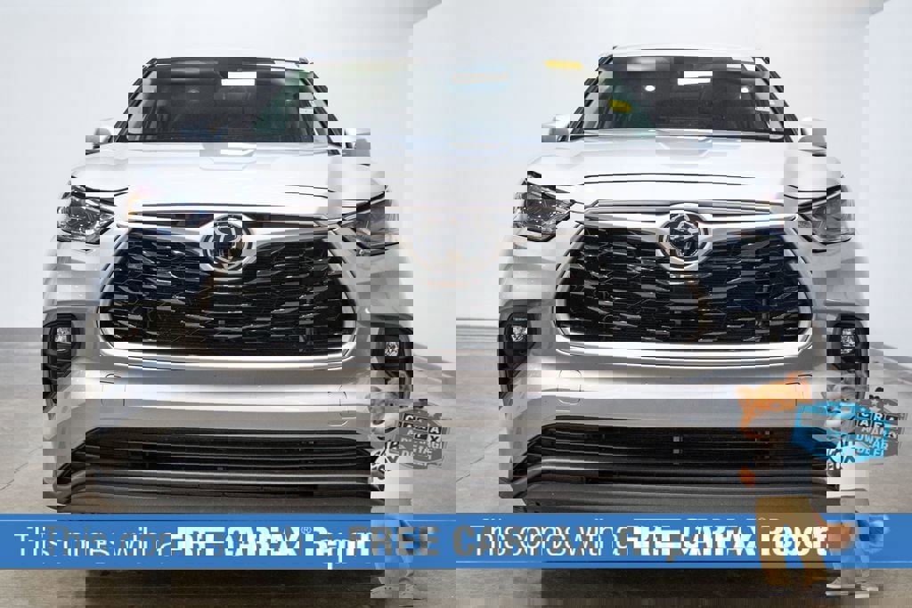 Used 2024 Toyota Highlander LE image 2