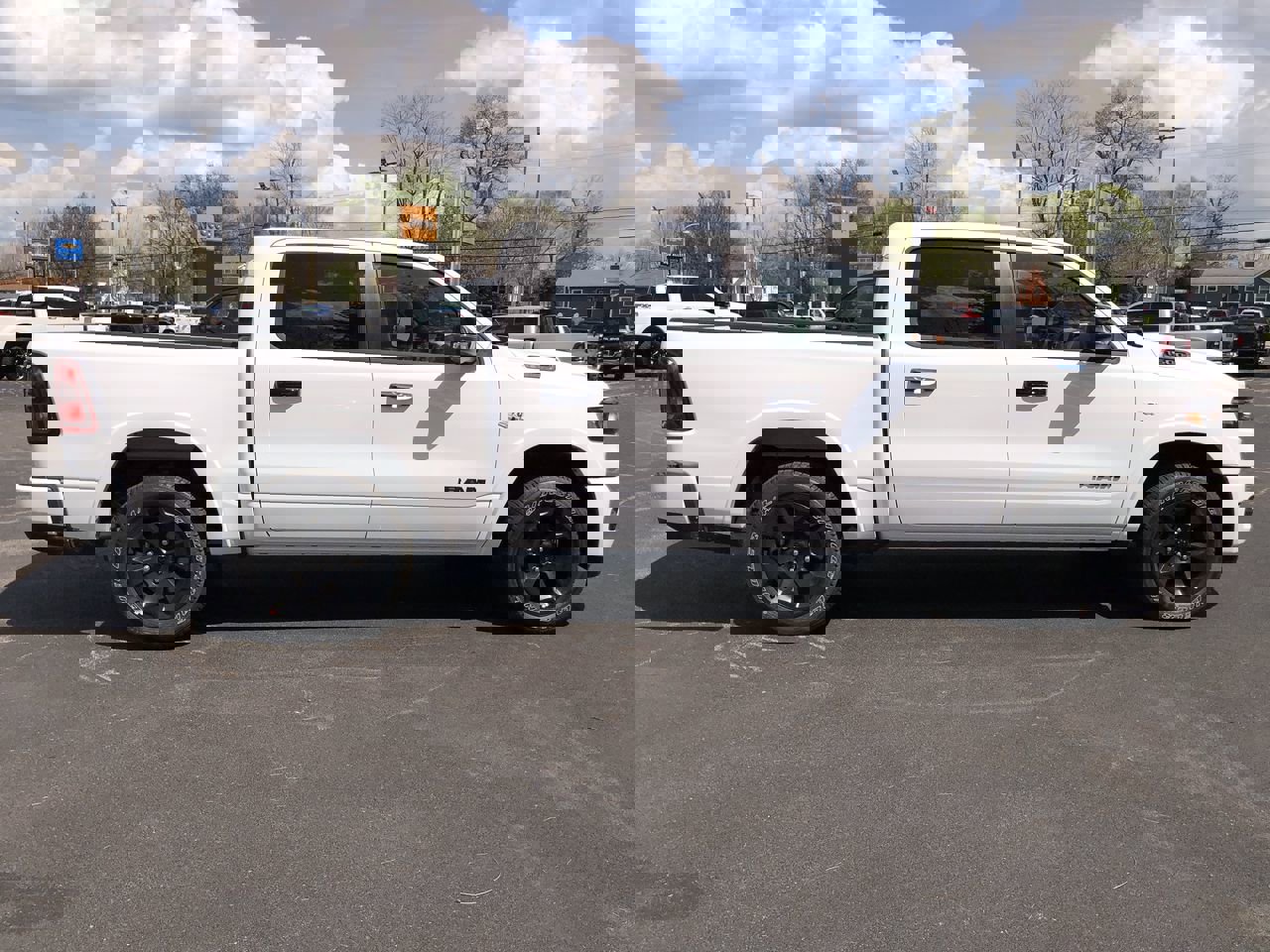 New 2026 RAM 1500 4x4 Crew Cab image 14