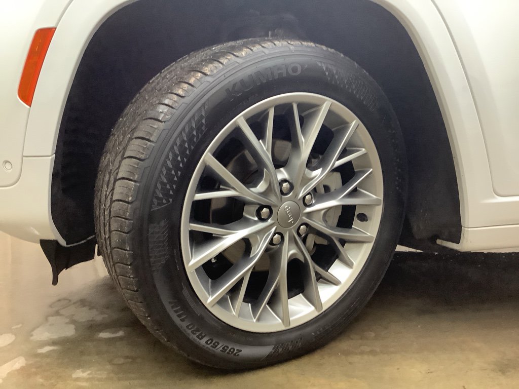 Used 2023 Jeep Grand Cherokee Summit w/ Luxury Tech Group V image 33