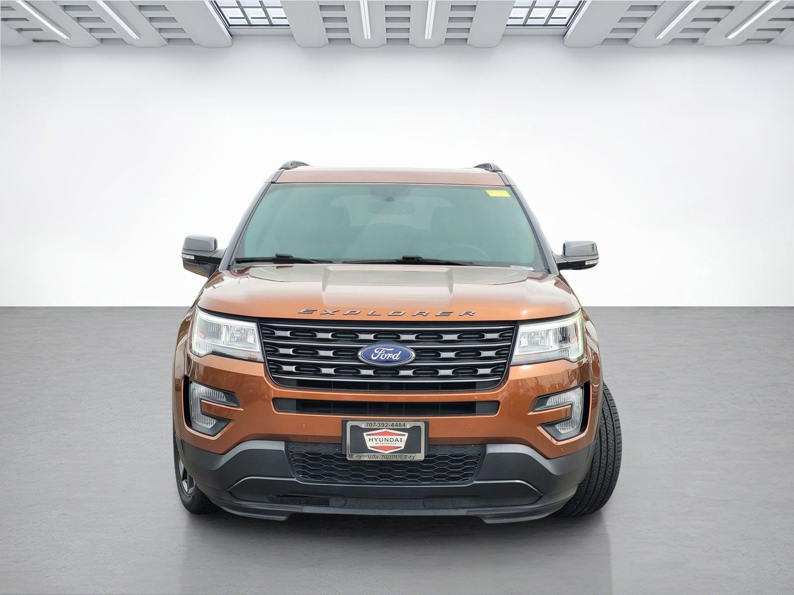 Used 2017 Ford Explorer XLT w/ Equipment Group 202A image 2