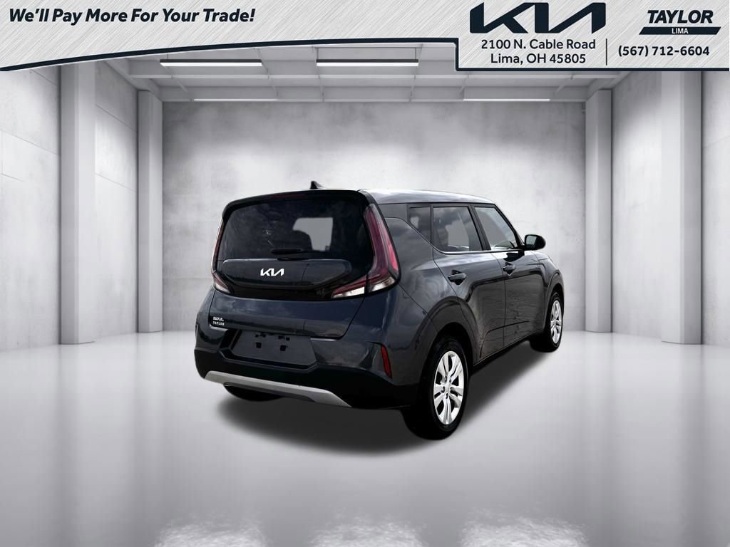 Used 2023 Kia Soul LX FWD image 2