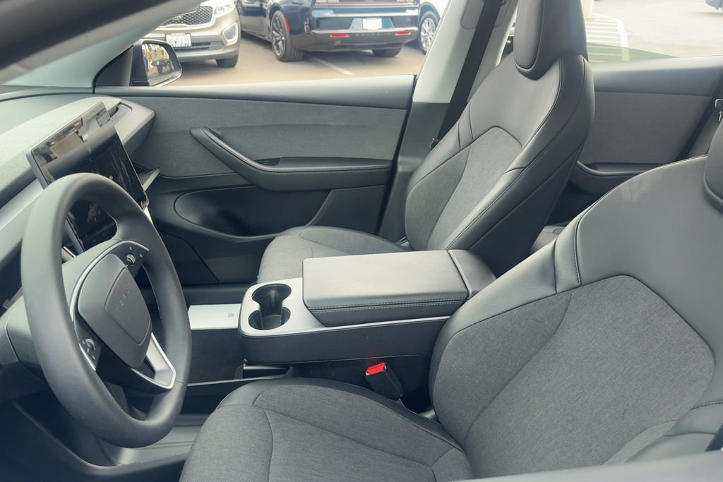 Used 2026 Tesla Model Y 2WD image 11