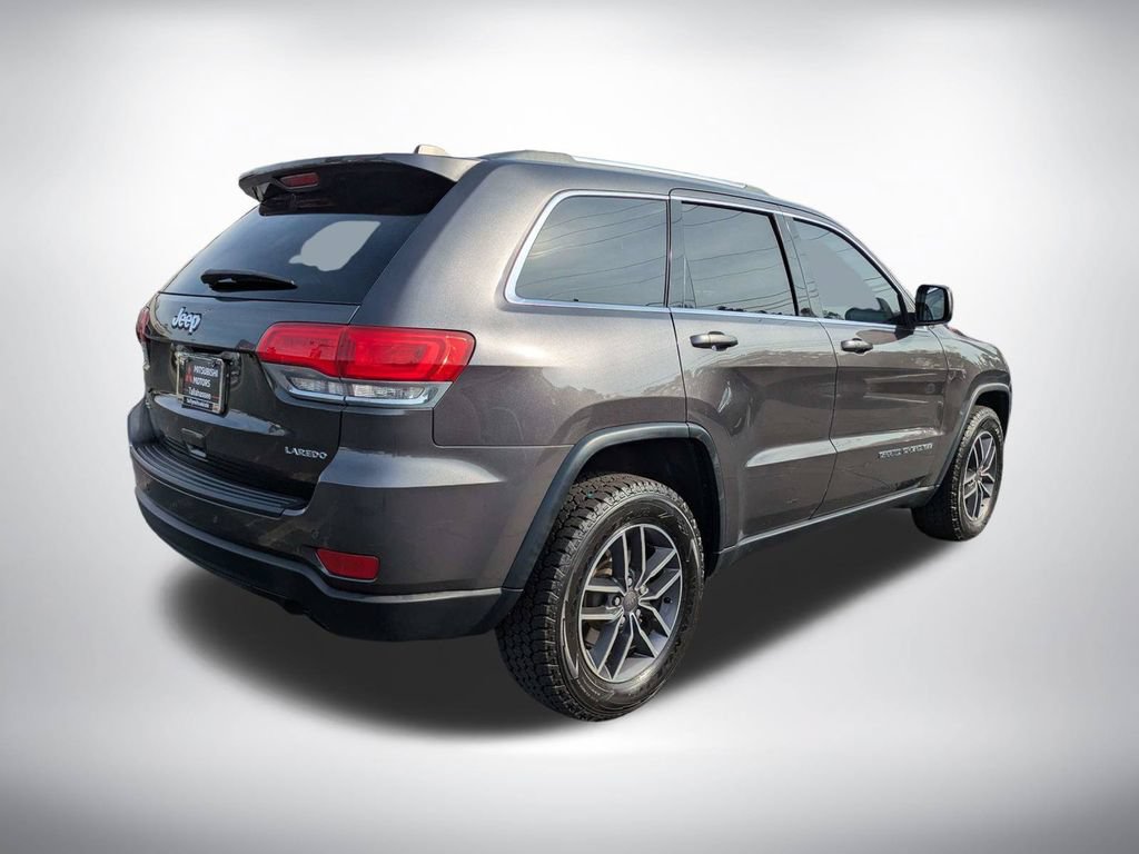 Used 2019 Jeep Grand Cherokee Laredo w/ 18" Wheel & 8.4" Radio Group AWD/4WD image 4