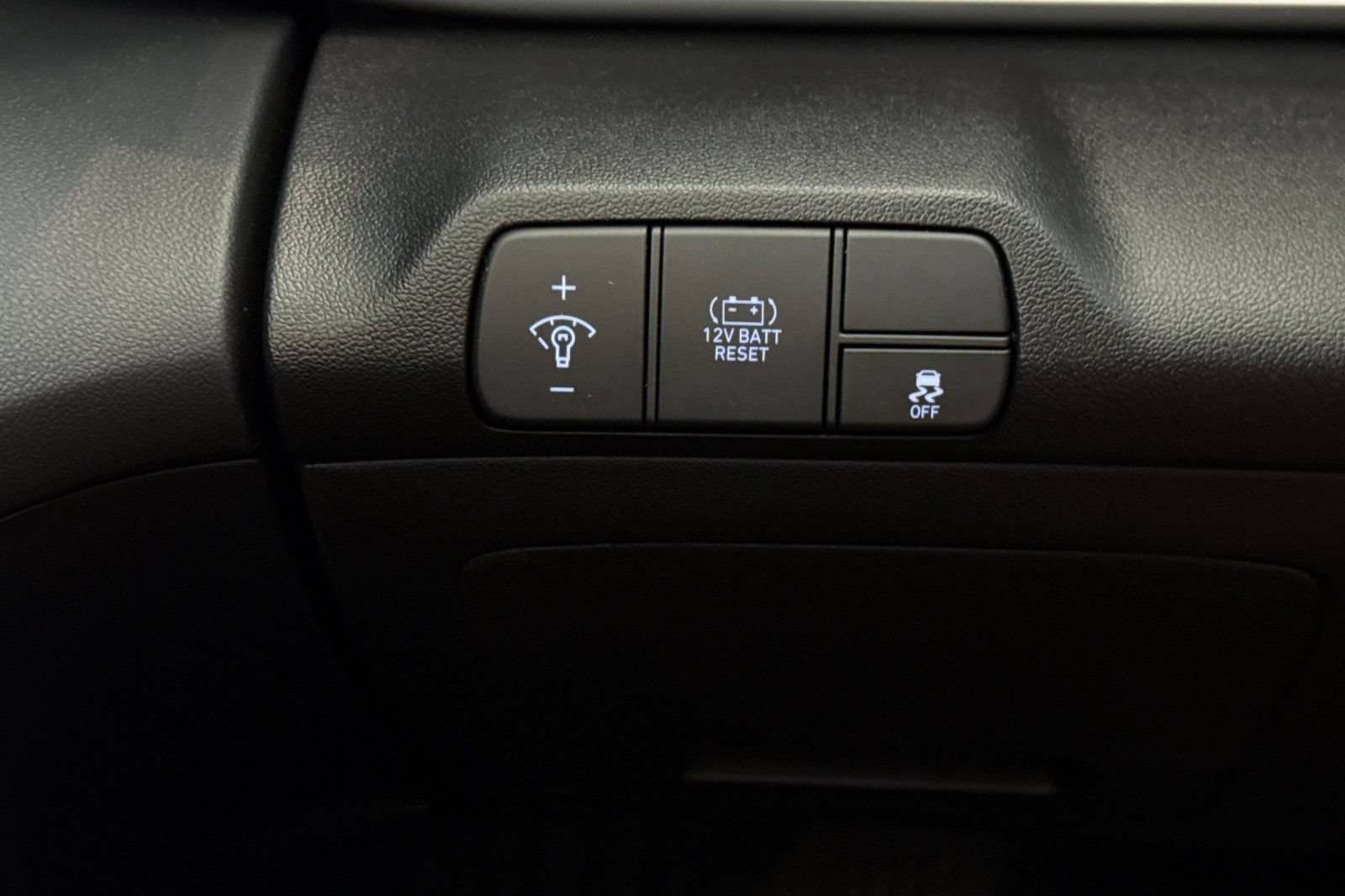 Used 2025 Hyundai Elantra Limited FWD image 30