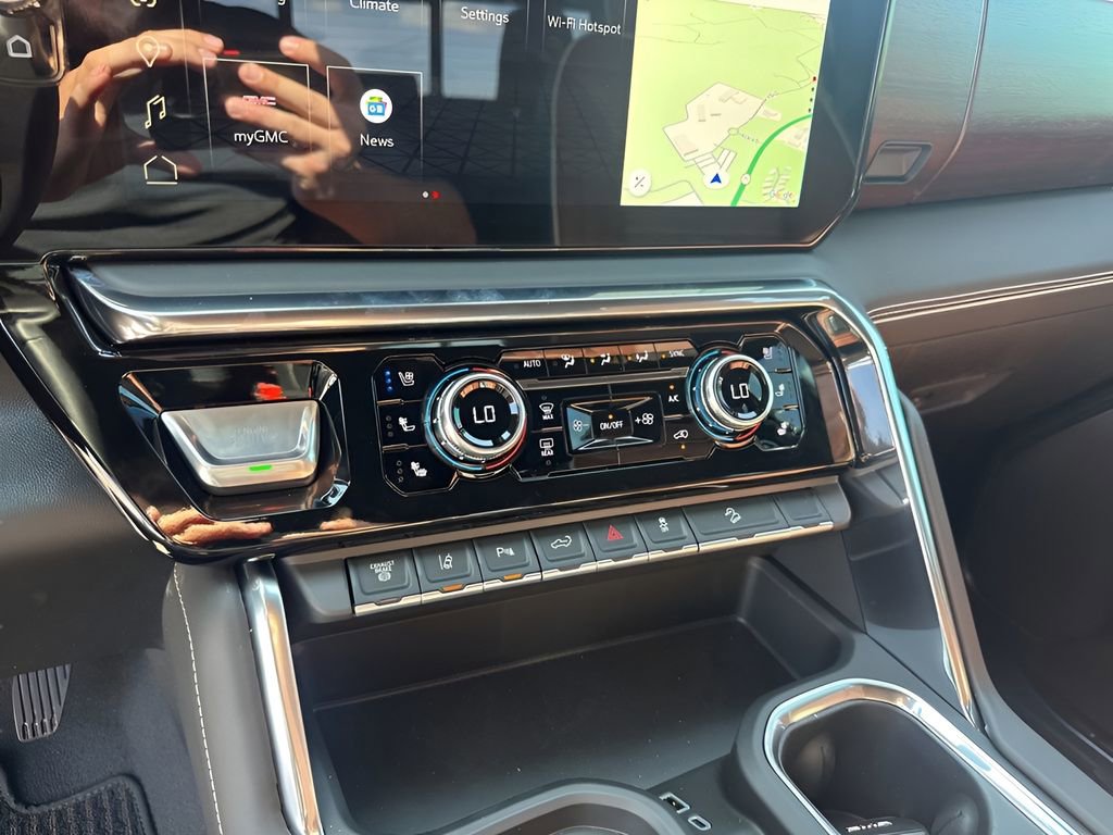 New 2026 GMC Sierra 2500 Denali Ultimate w/ LPO, Black Badging Package image 37