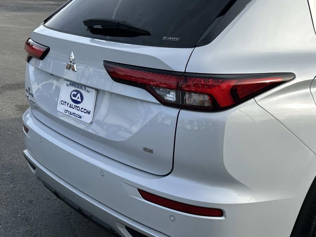 Used 2024 Mitsubishi Outlander SE image 12