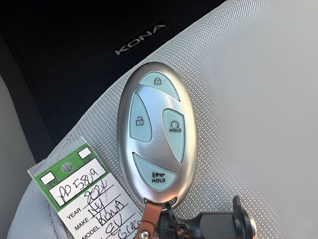 Used 2024 Hyundai Kona SEL FWD image 30