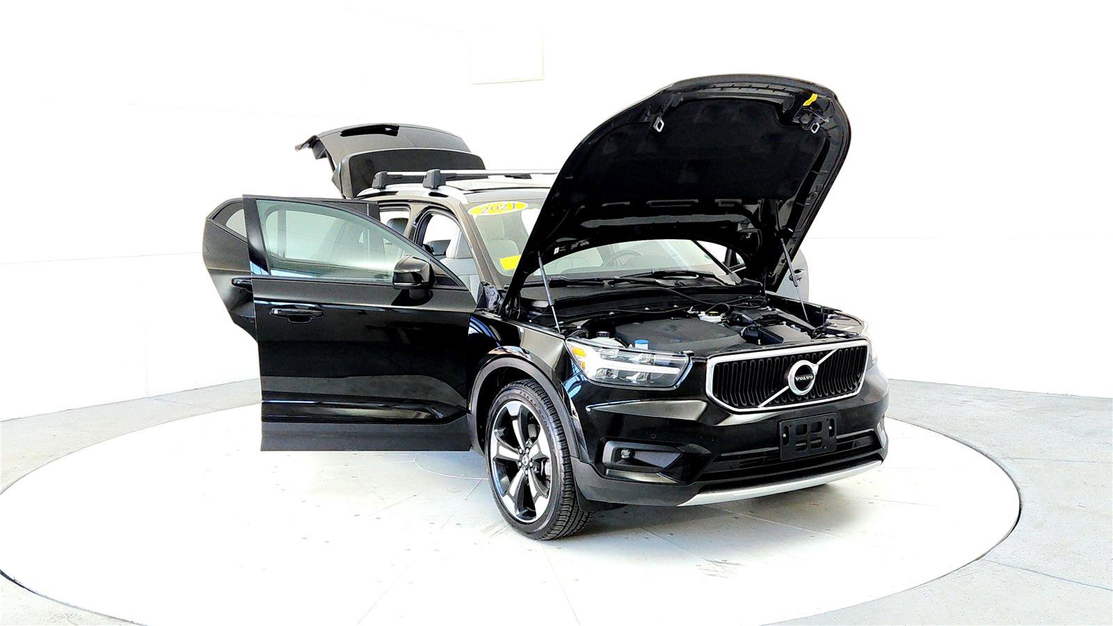 Used 2021 Volvo XC40 T5 Momentum w/ Premium Package image 9
