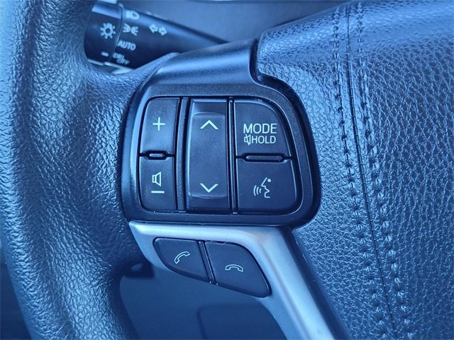 Used 2020 Toyota Sienna LE w/ LE Preferred Package image 27