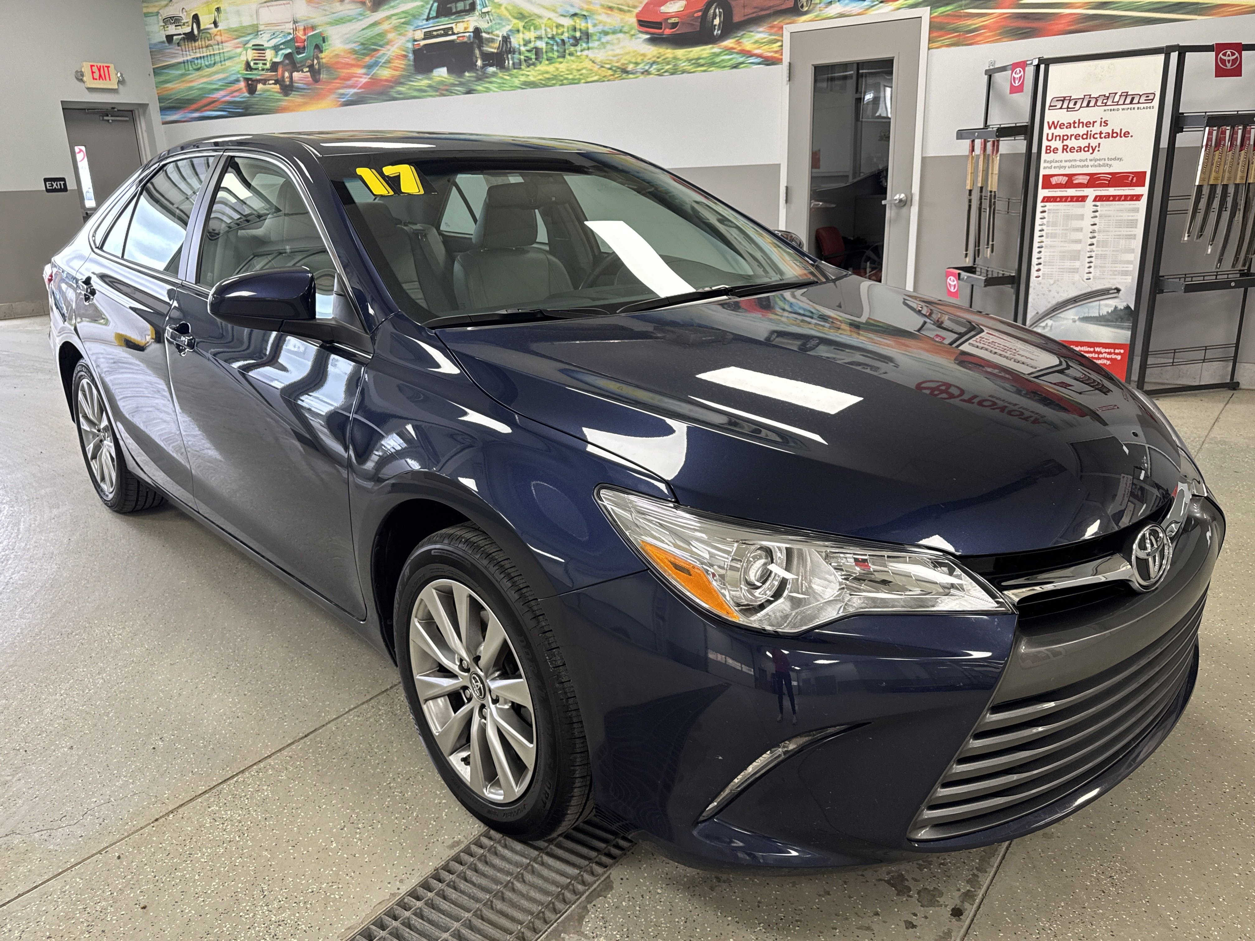 Used 2017 Toyota Camry XLE image 2