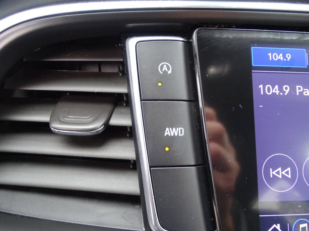 Used 2022 Buick Enclave AWD Essence w/ Sport Touring Edition image 28