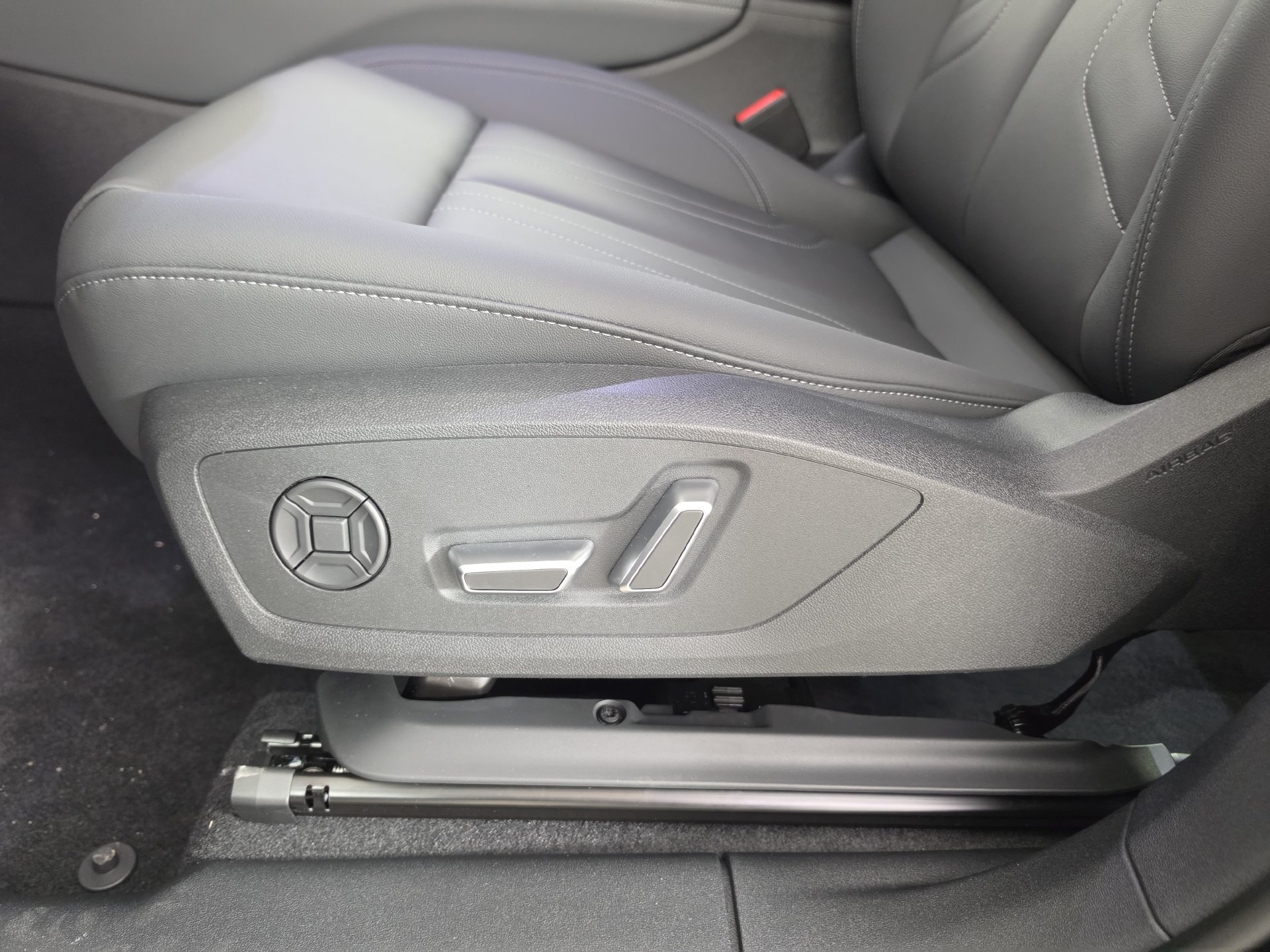 New 2026 Audi Q3 quattro 2.0T AWD/4WD image 9