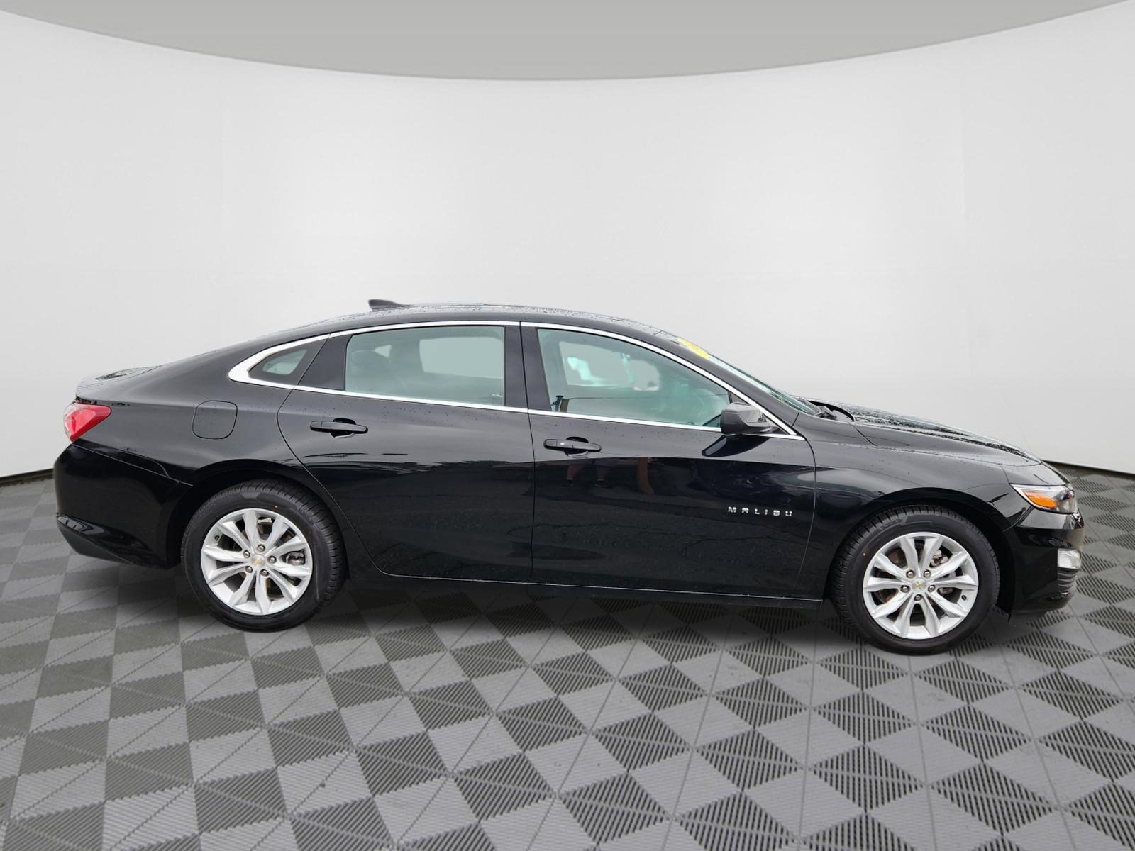 Used 2022 Chevrolet Malibu LT FWD image 6