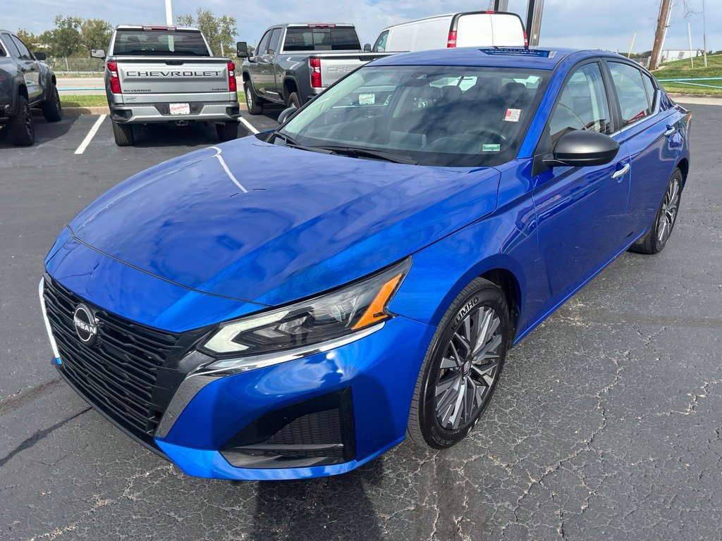 Used 2025 Nissan Altima 2.5 SV FWD image 9