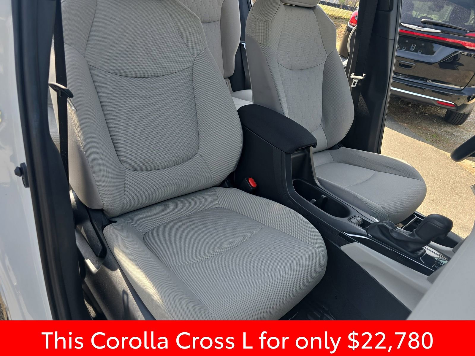 Used 2024 Toyota Corolla Cross L image 16