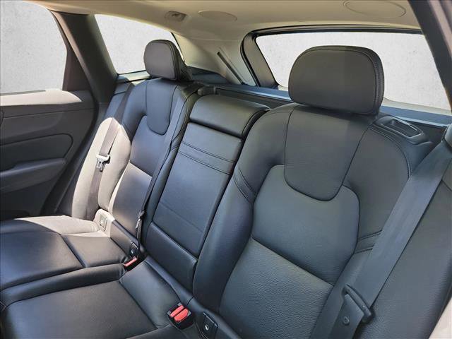 Used 2021 Volvo XC60 T5 Momentum w/ Advanced Package image 14