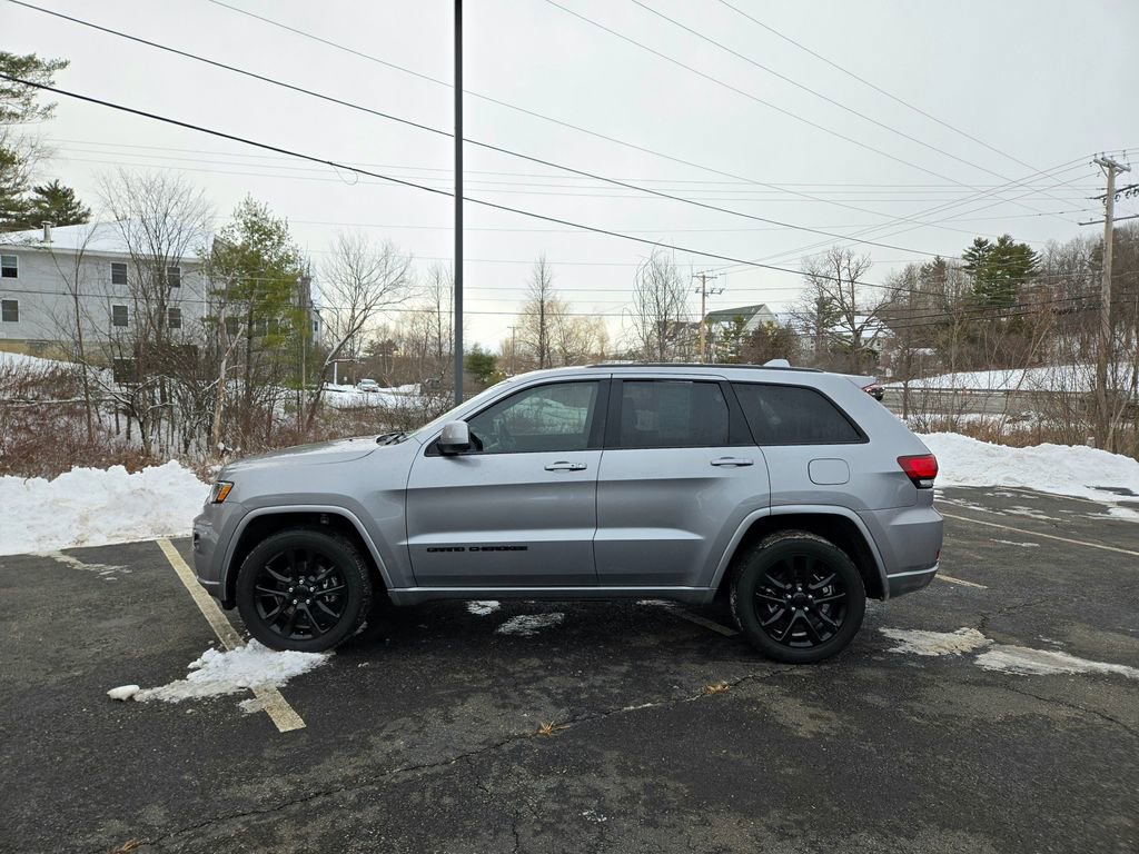 Used 2021 Jeep Grand Cherokee Laredo X image 8
