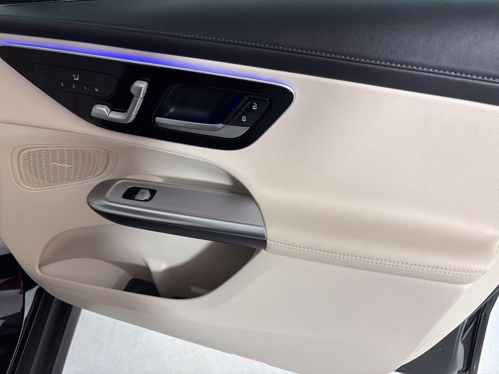 Used 2025 Mercedes-Benz GLC 300 image 15