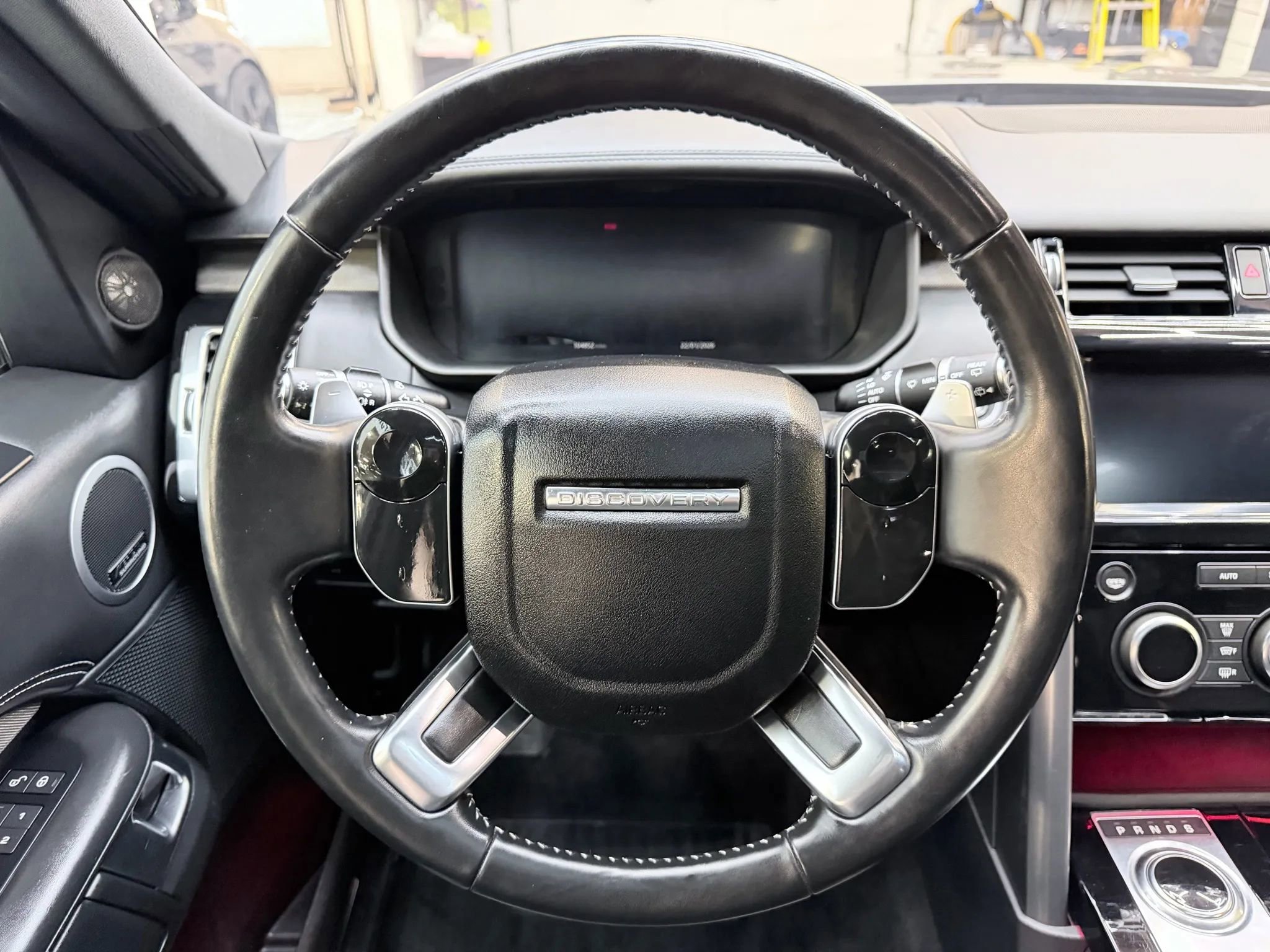 Used 2020 Land Rover Discovery HSE Luxury image 11