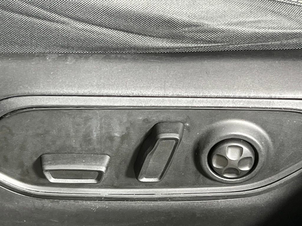 Used 2023 Jeep Grand Cherokee Laredo image 24