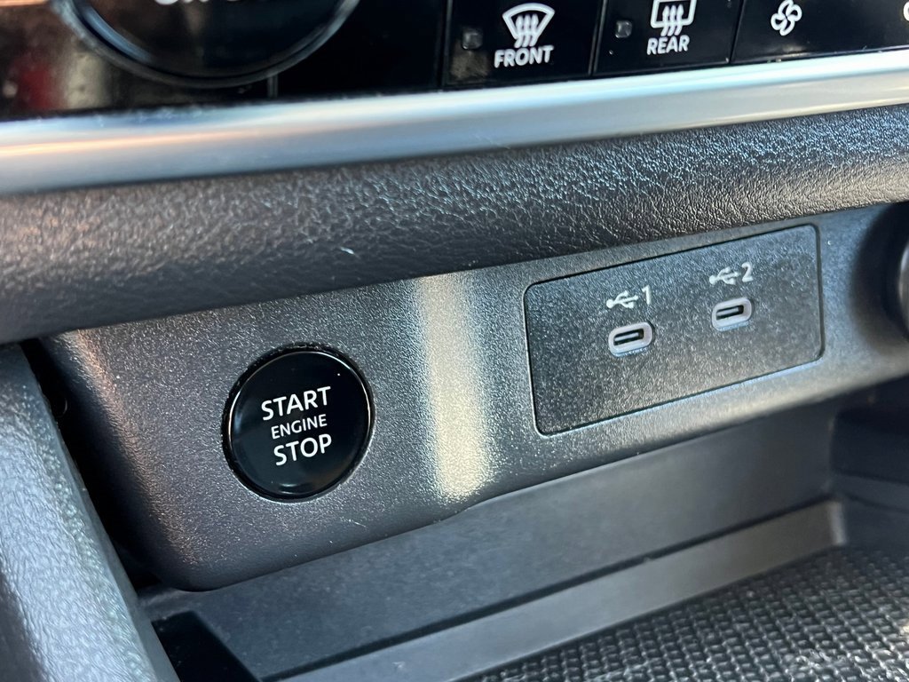 Used 2024 Nissan Rogue SV image 34