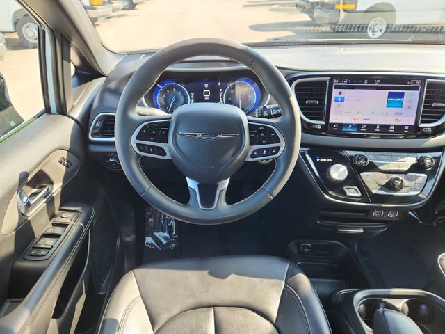 Used 2025 Chrysler Pacifica Select FWD image 23