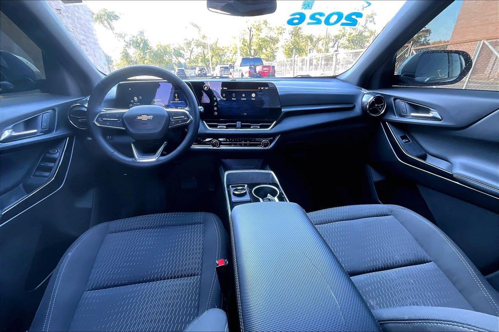 Used 2026 Chevrolet Equinox LT AWD/4WD image 14