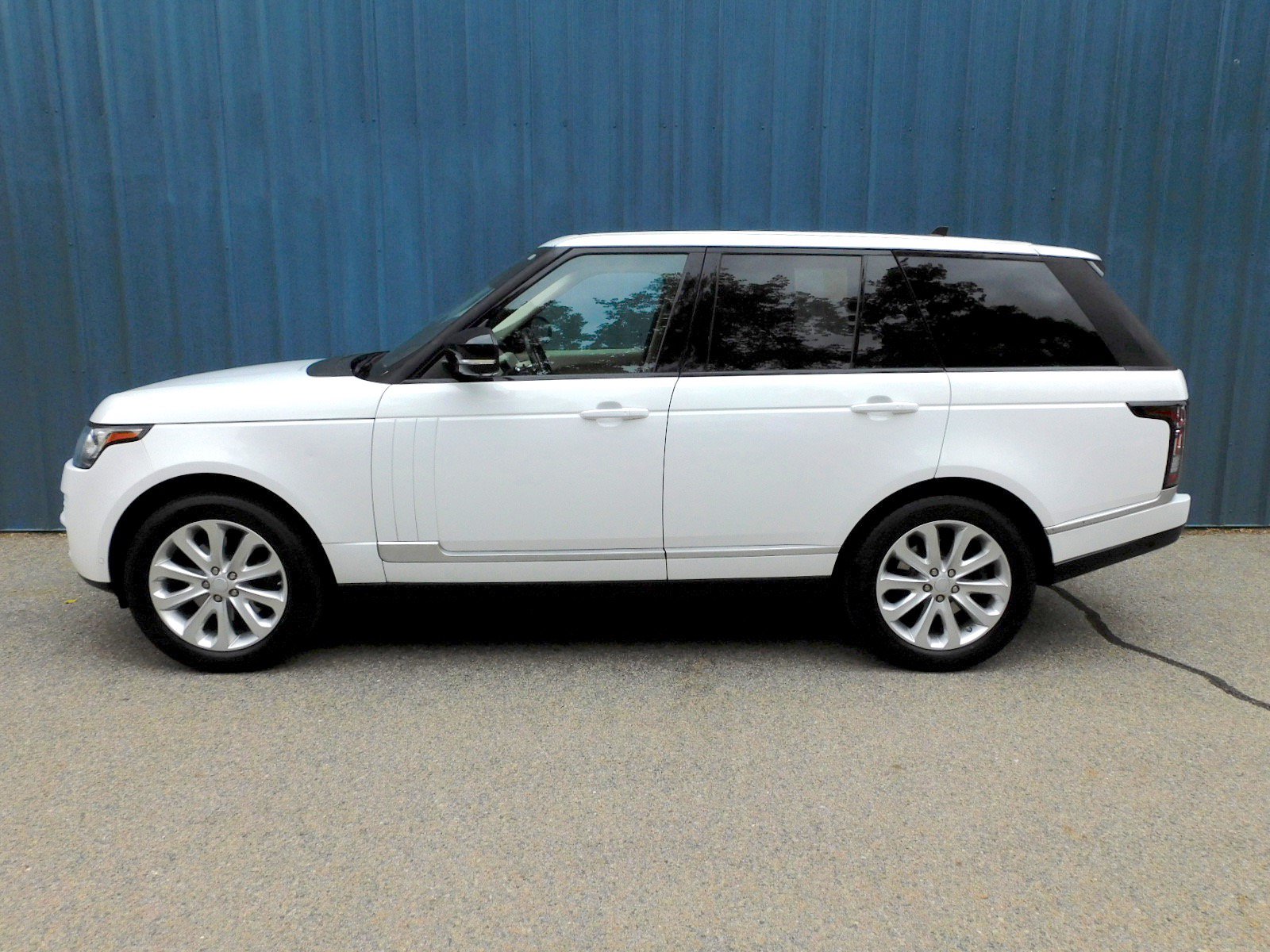 Used 2016 Land Rover Range Rover HSE AWD/4WD image 2