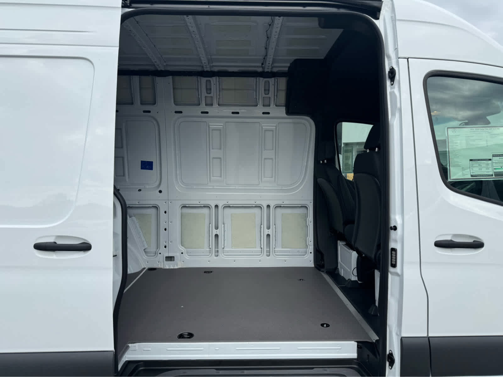 Used 2025 Mercedes-Benz Sprinter 2500 video 4