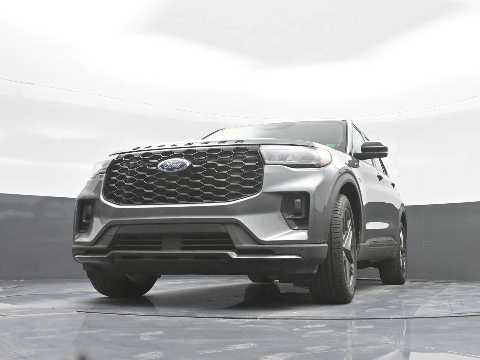 Used 2025 Ford Explorer ST-Line w/ ST-Line Street Pack image 31