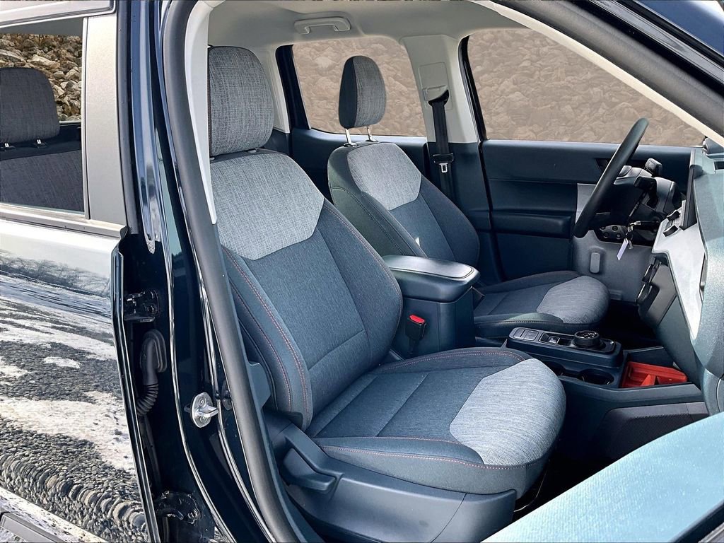 Used 2023 Ford Maverick XLT image 7