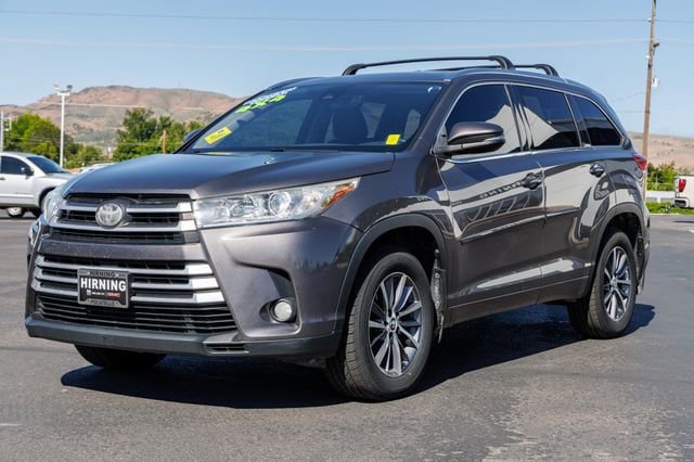 Used 2017 Toyota Highlander XLE w/ Protection Package #3 AWD/4WD image 36