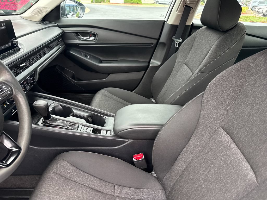 Used 2025 Honda Accord SE image 13
