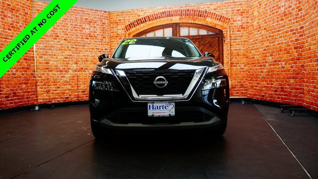 Used 2022 Nissan Rogue SV image 2