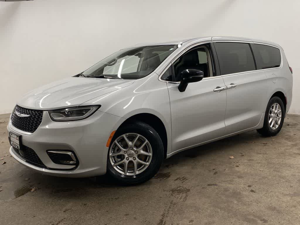 Used 2024 Chrysler Pacifica Touring-L image 1