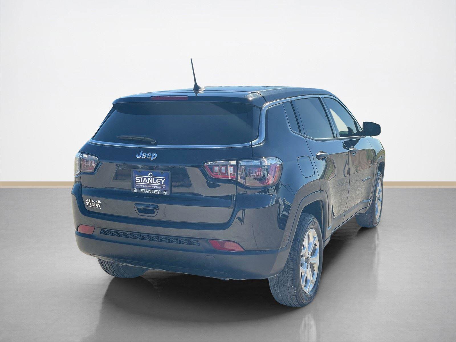 Used 2025 Jeep Compass Sport image 7