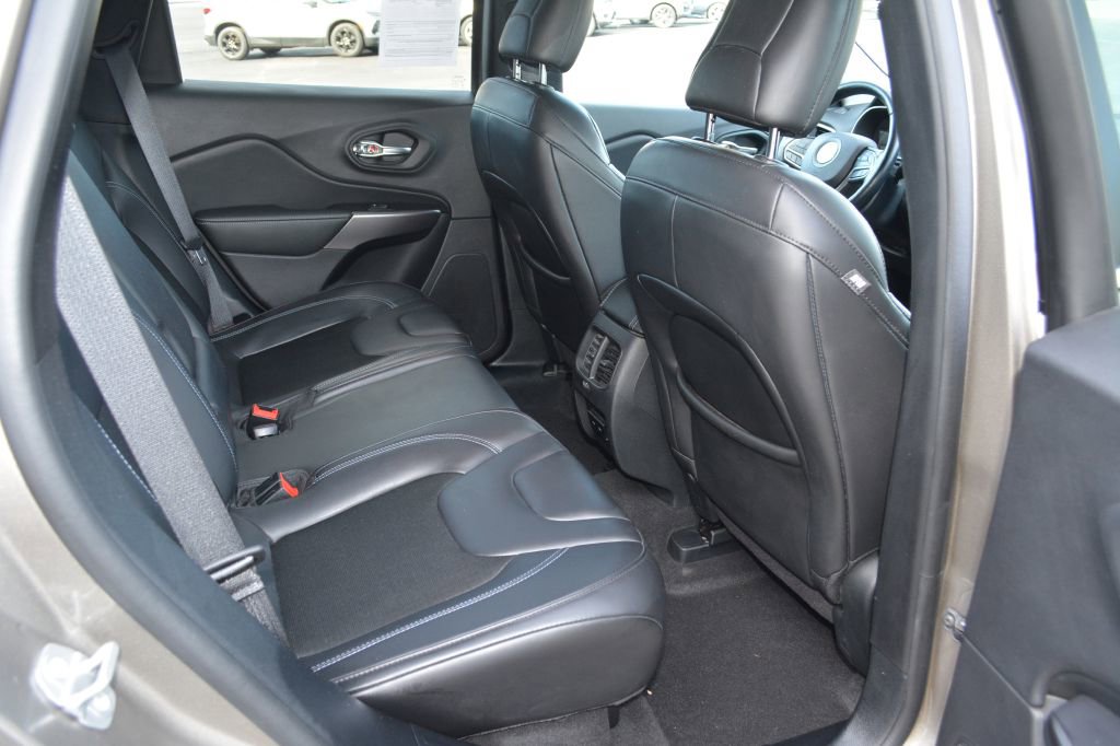 Used 2020 Jeep Cherokee Latitude Plus w/ Cold Weather Group image 9