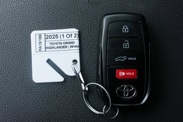 Used 2025 Toyota Grand Highlander AWD image 38