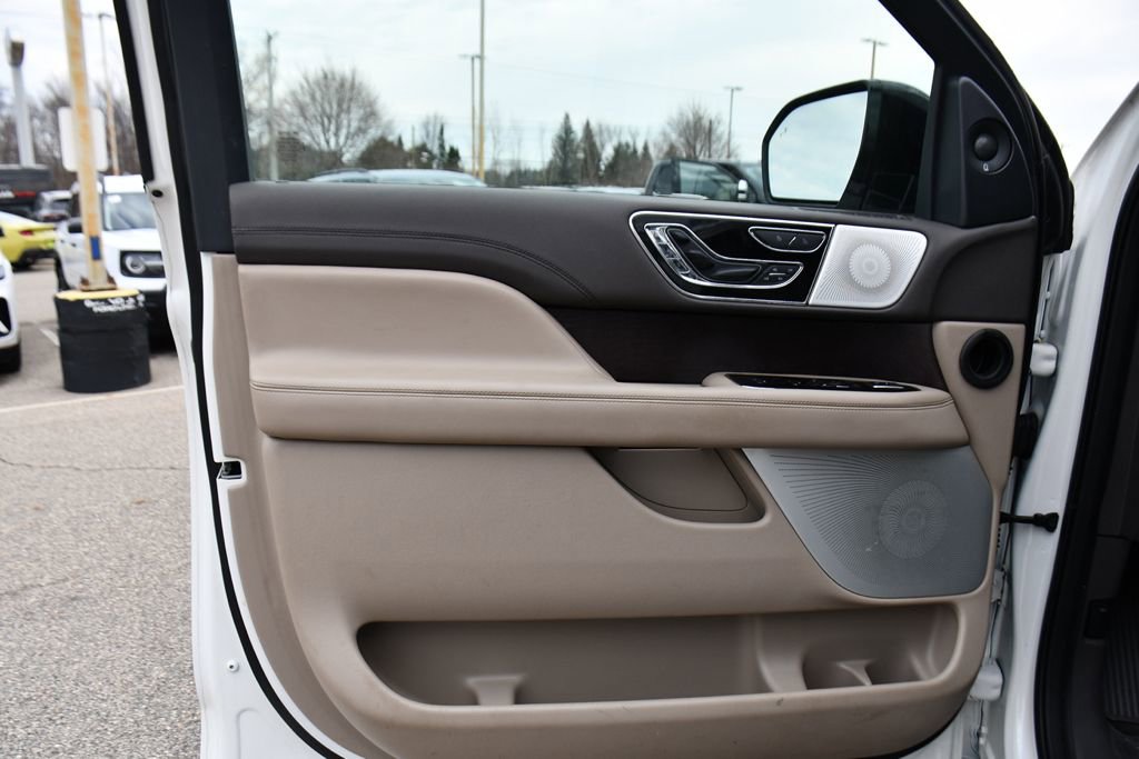 Used 2022 Lincoln Navigator Reserve image 24