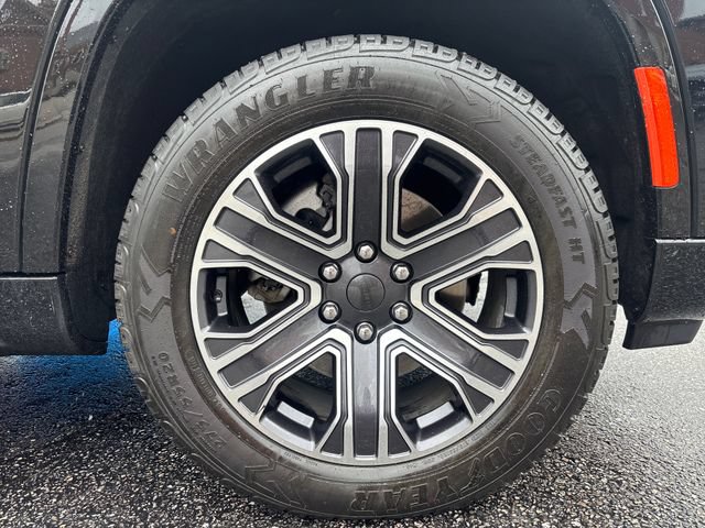 Used 2024 Jeep Wagoneer Series II AWD/4WD image 9