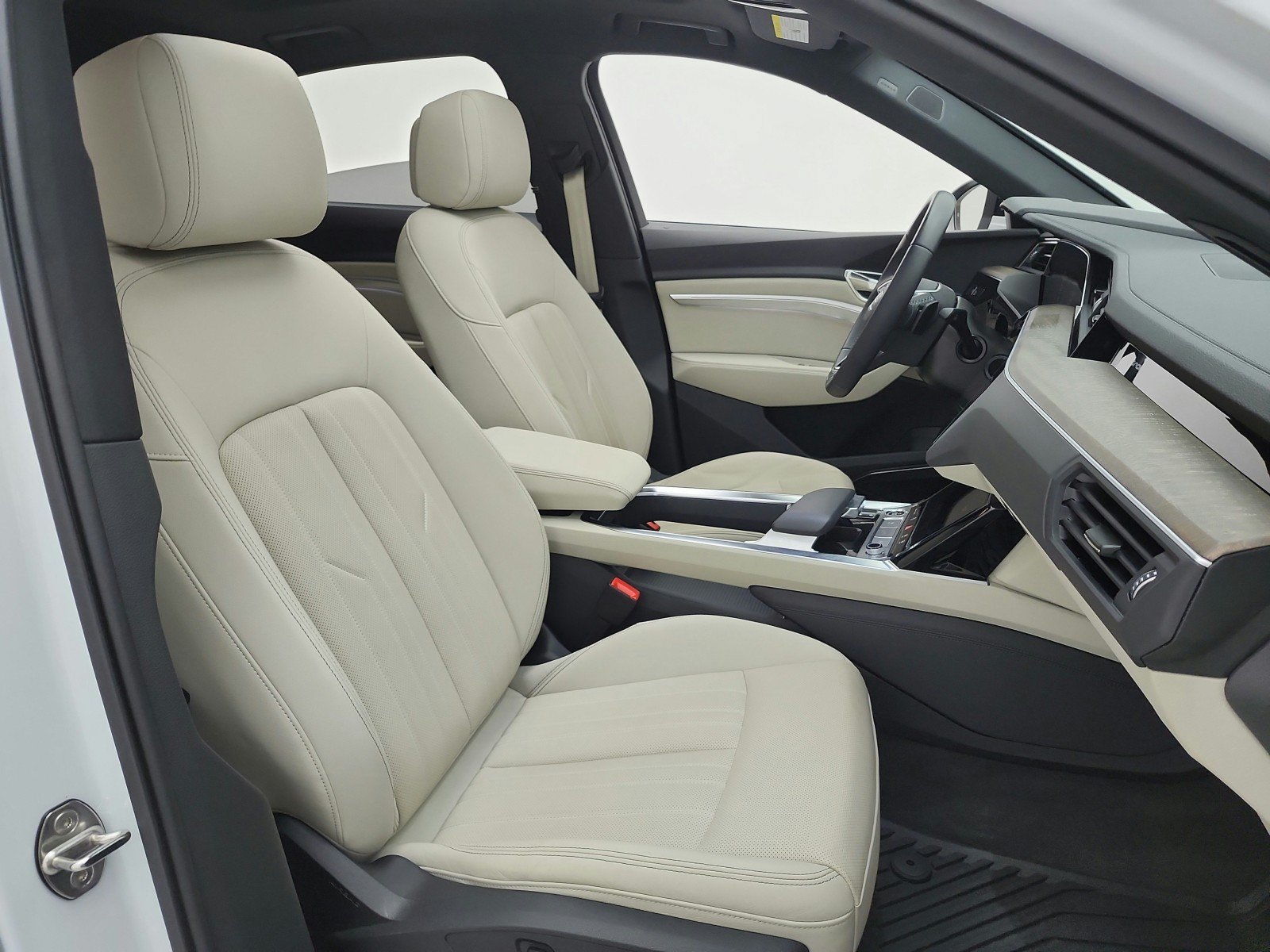 Used 2024 Audi Q8 e-tron Premium Plus w/ Premium Plus Package AWD/4WD image 20