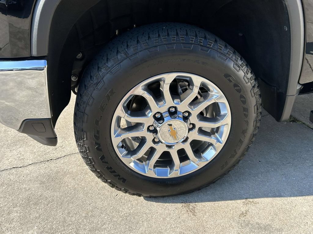 Used 2025 Chevrolet Silverado 2500 LTZ w/ LTZ Convenience Package AWD/4WD image 9