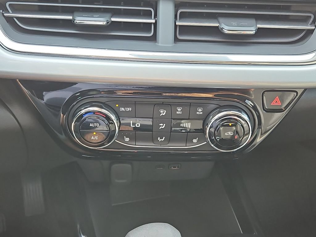 Certified 2026 Chevrolet Trax LT w/ LT Convenience Package FWD image 6